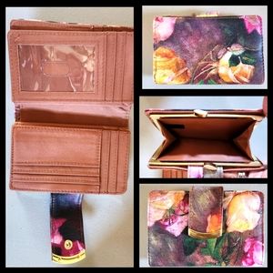 Beautiful Bi-Fold Floral Wallet